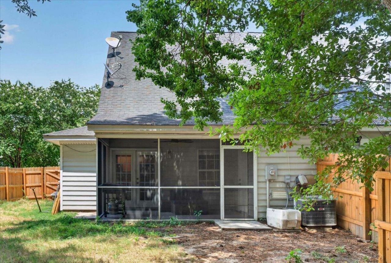 2140 Kings Gate Lane Photo 32
