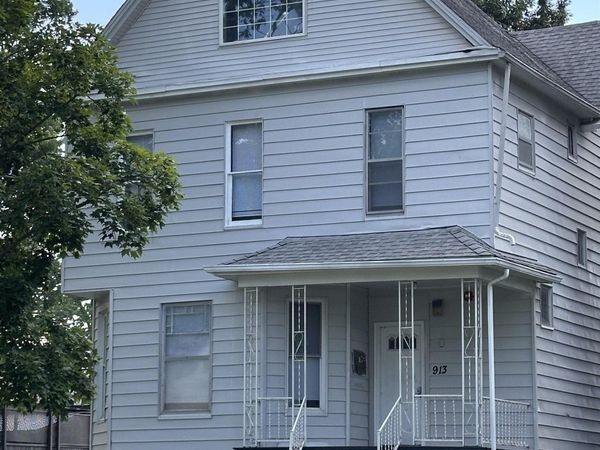 913 S 8TH Street, Springfield, IL 62703