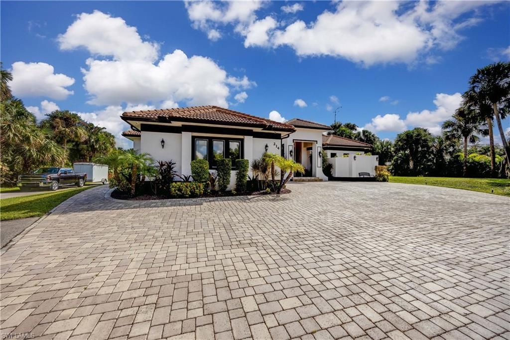 214 9th St Nw, Naples, FL 34120 Photo