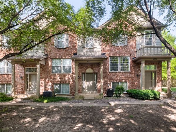 113 BLACKHAWK Court , Unit 2, Wood Dale, IL 60191
