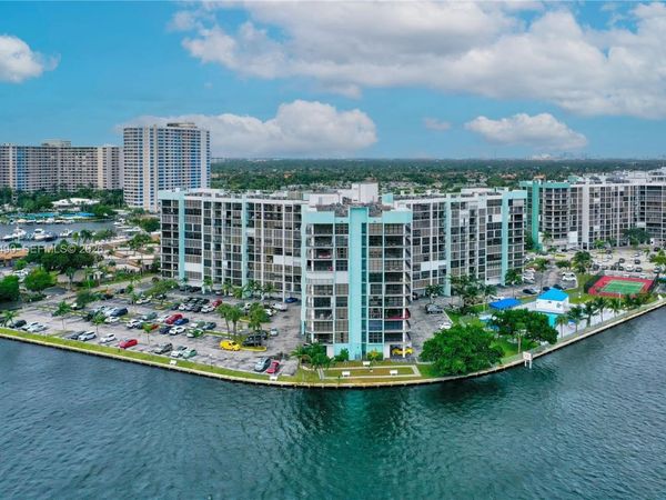 200 E Leslie Dr , Unit 722, Hallandale Beach, FL 33009