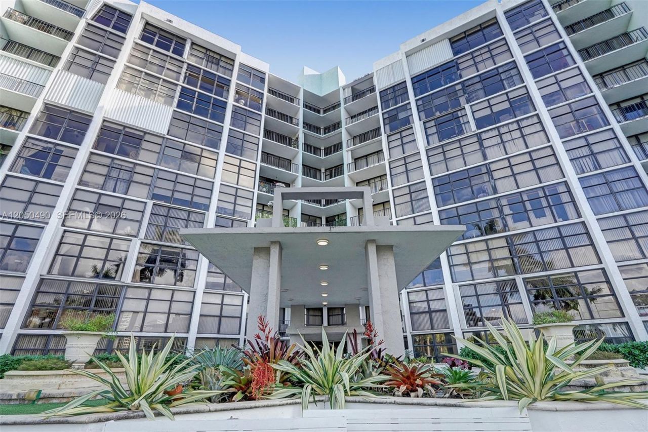 200 E Leslie Dr , Unit 722, Hallandale Beach, FL 33009 Photo