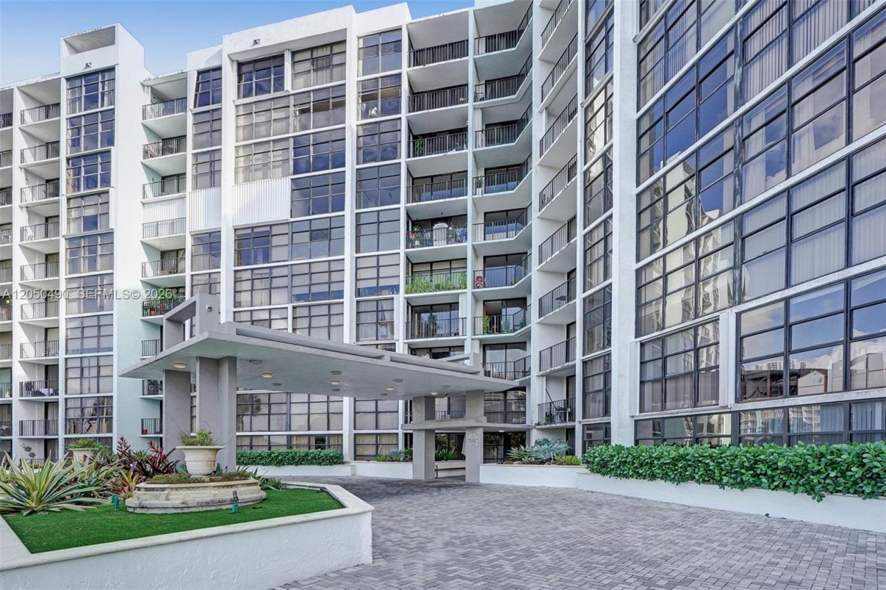 200 E Leslie Dr , Unit 722, Hallandale Beach, FL 33009 Photo