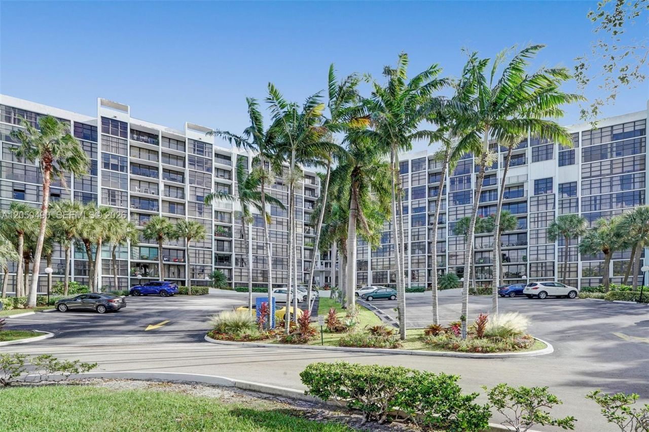 200 E Leslie Dr , Unit 722, Hallandale Beach, FL 33009 Photo