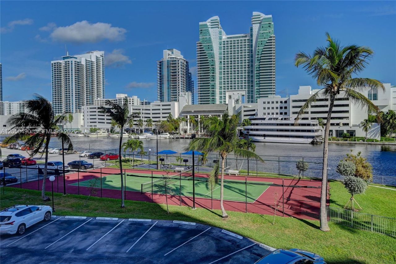 200 E Leslie Dr , Unit 722, Hallandale Beach, FL 33009 Photo