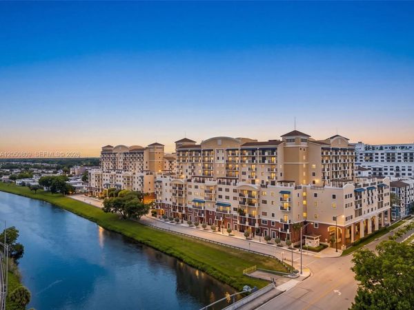 8390 SW 72nd Ave , Miami, FL 33143
