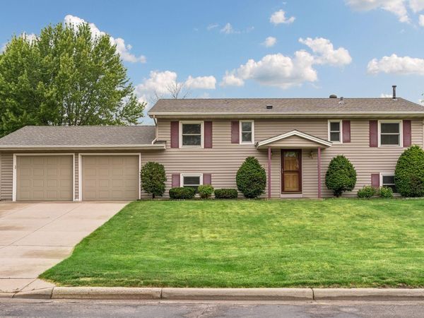 10424 Zion Street NW, Coon Rapids, MN 55433