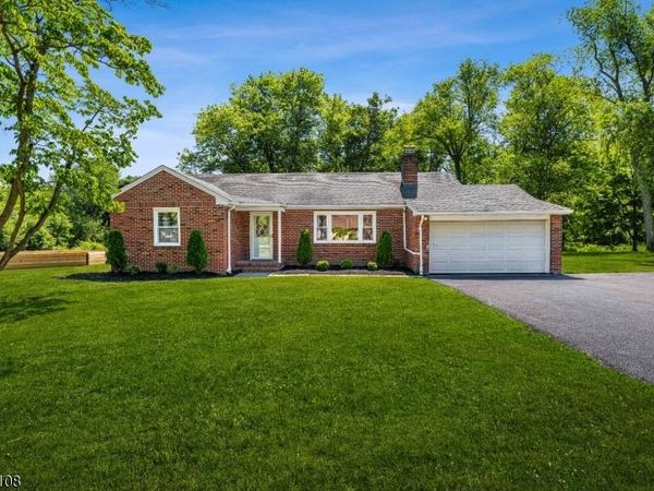 37 Barley Sheaf Rd, Raritan, NJ 08822