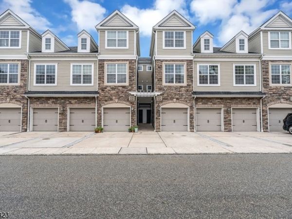 504 Lopez Ln, Morris Plains, NJ 07950