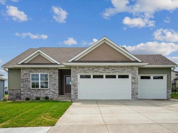 1223 Covered Wagon Dr, Iowa City, IA 52240