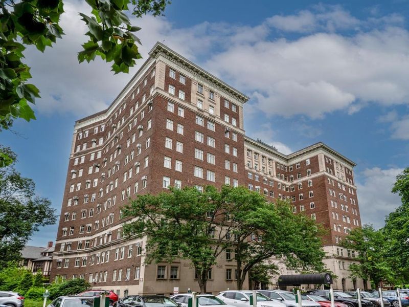 3900 Rose Hill Avenue, Unit 805A, Cincinnati, OH 45229 Photo 2