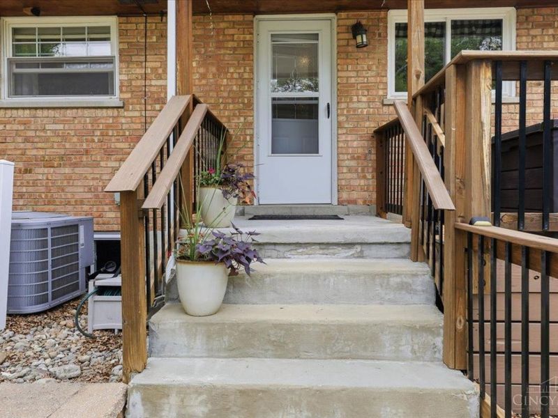 907 Blackburn Drive, Miami Twp, OH 45140 Photo 6