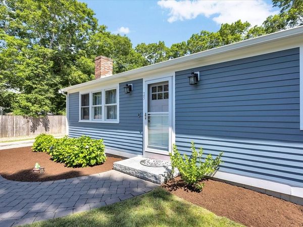 25 Nancy Ln, Barnstable, MA 02601