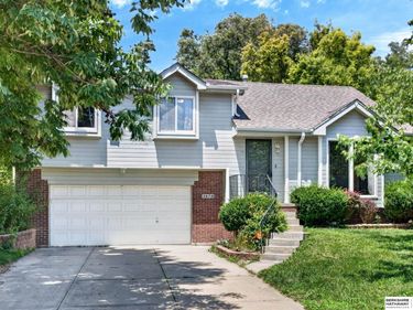 2606 Blackhawk Drive, Bellevue, NE 68123