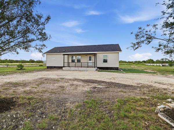 183 LAS FINCAS DR, Hondo, TX 78861