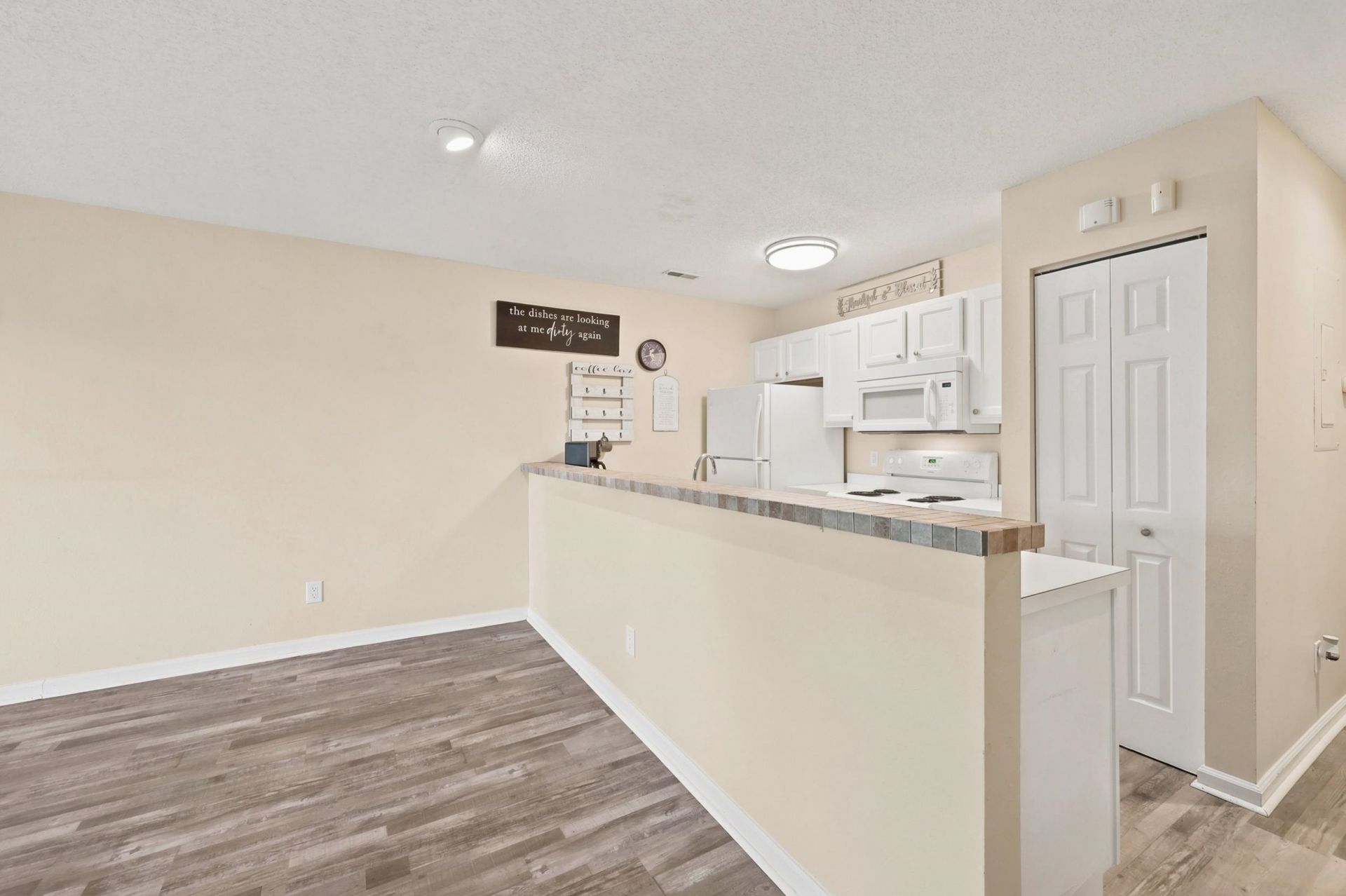 4255 Villas Dr. Photo 13