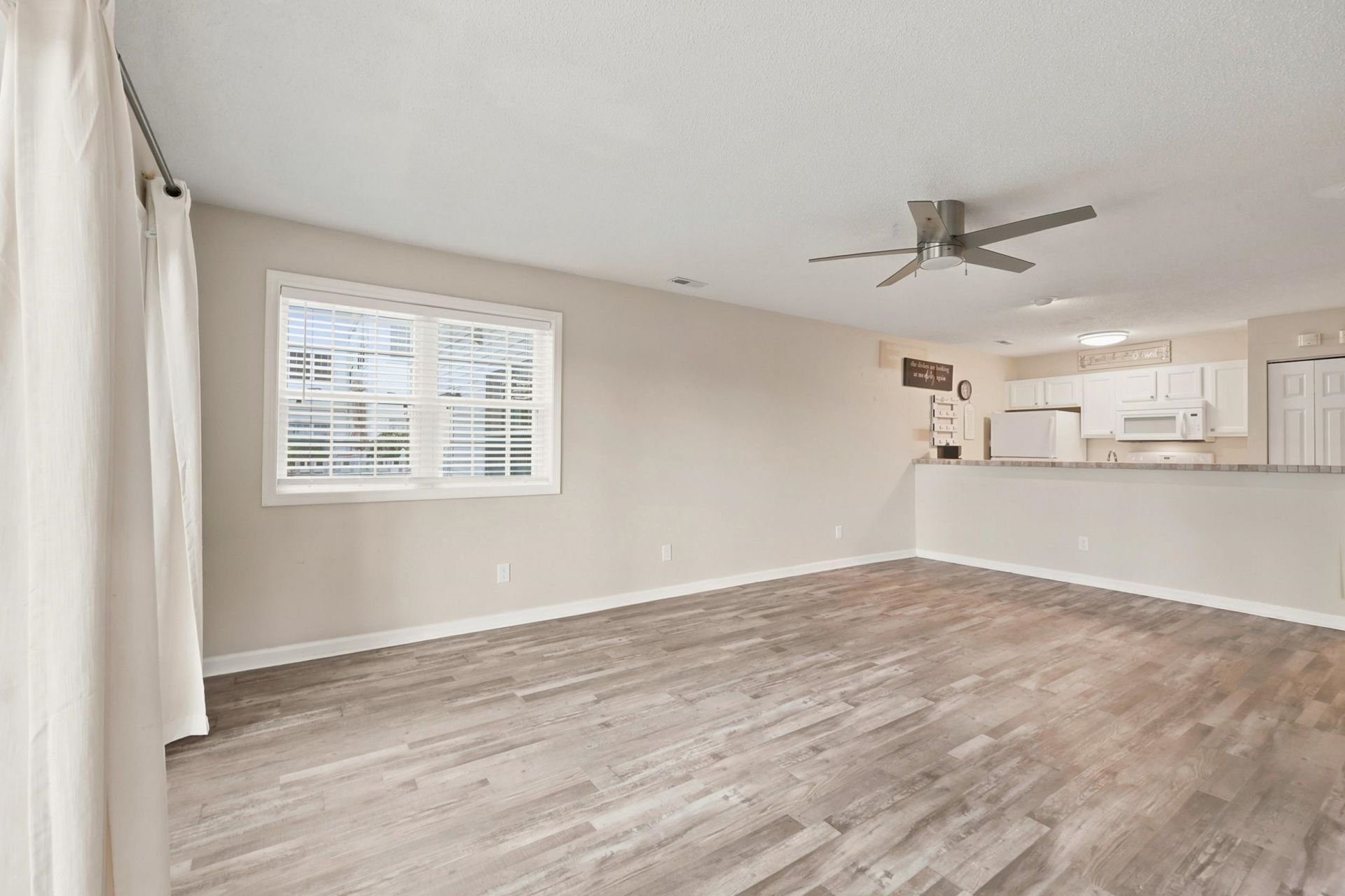 4255 Villas Dr. Photo 16