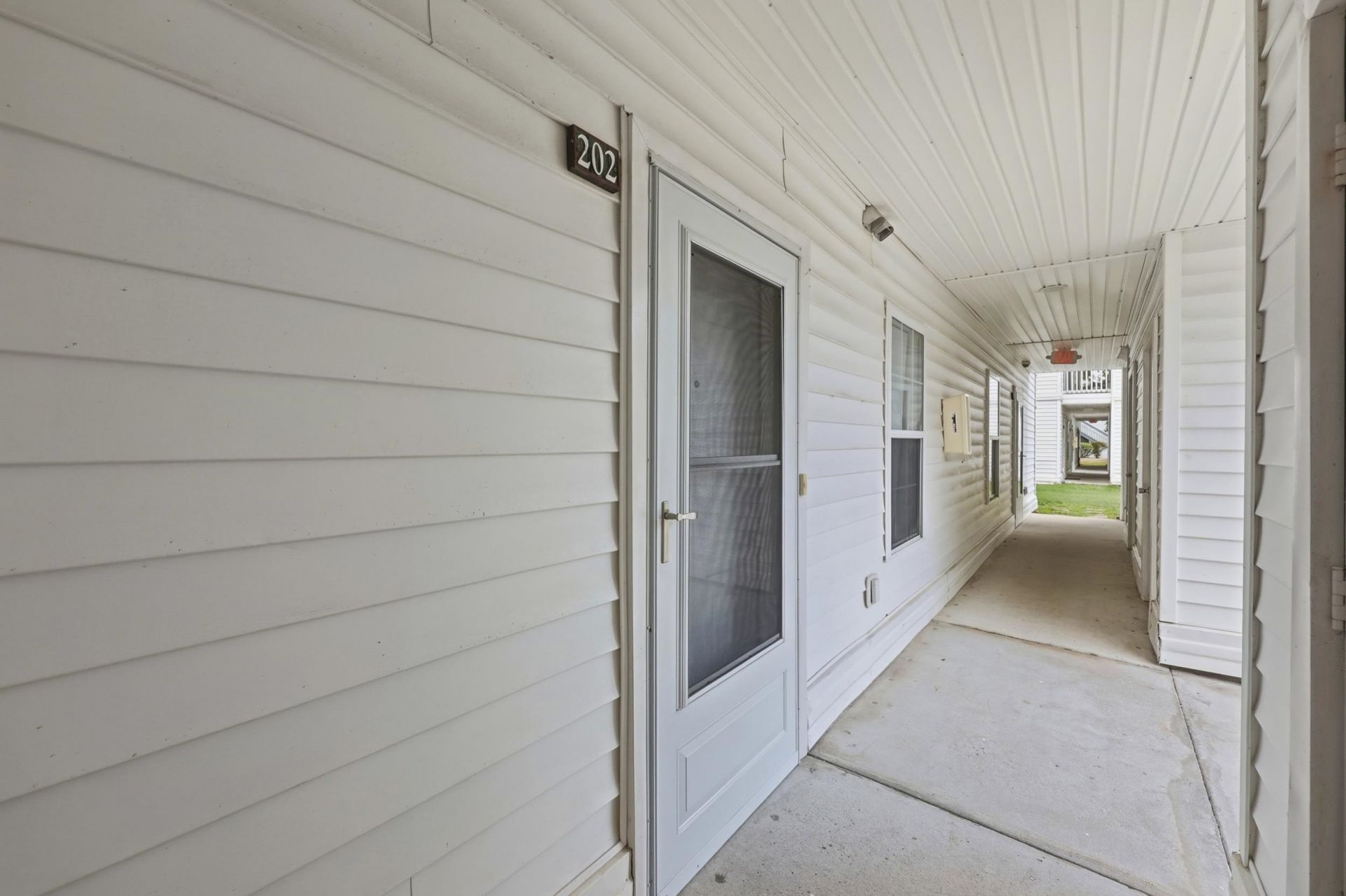 4255 Villas Dr. Photo 3