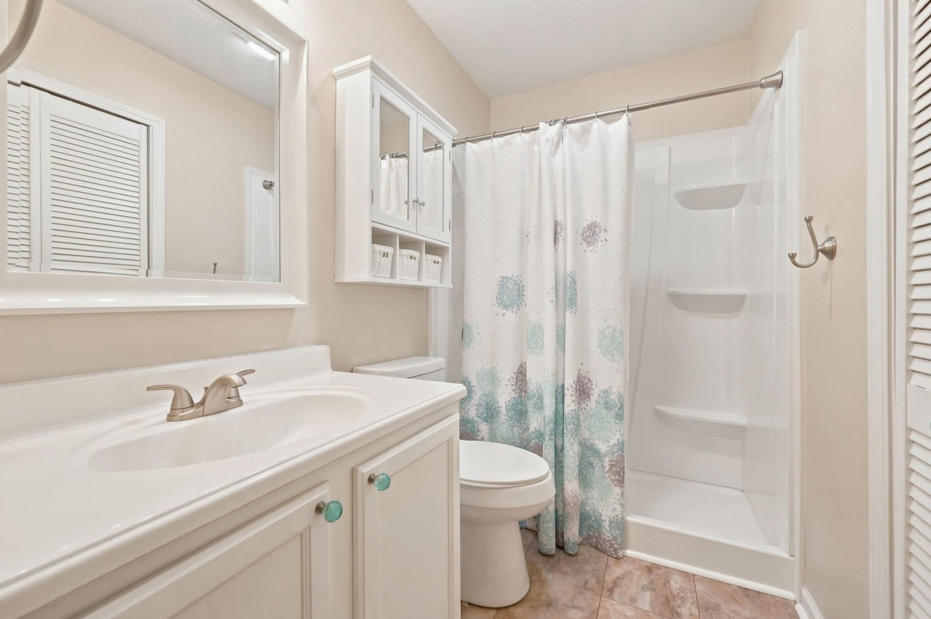 4255 Villas Dr. Photo 8