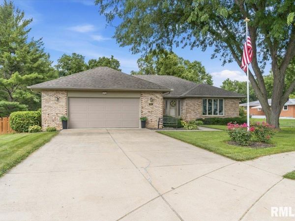 2601 Meadow Pointe Drive, Springfield, IL 62702