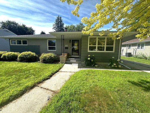1002 Poplar Avenue , Marshall, MN 56258