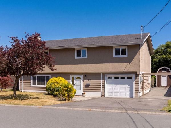 10019 Siddall Rd , Sidney, BC V8L 3M1