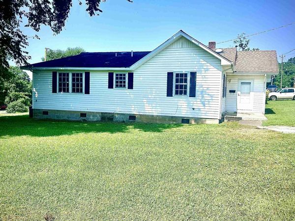 403 7th St, Tuscumbia, AL 35674