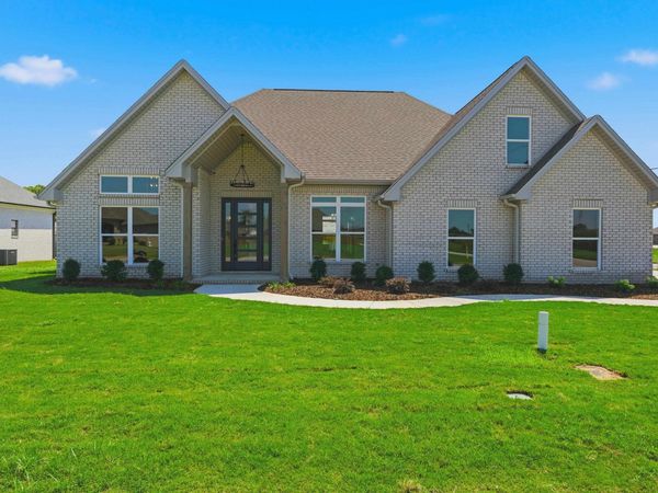 122 McCallen Rd, Muscle Shoals, AL 35661