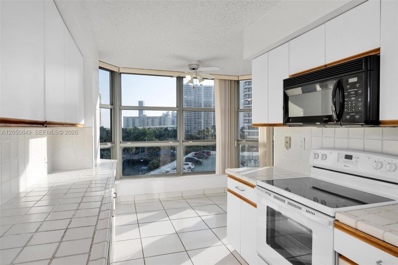 3530 Mystic Pointe Dr, Unit 710, Aventura, FL 33180 Photo