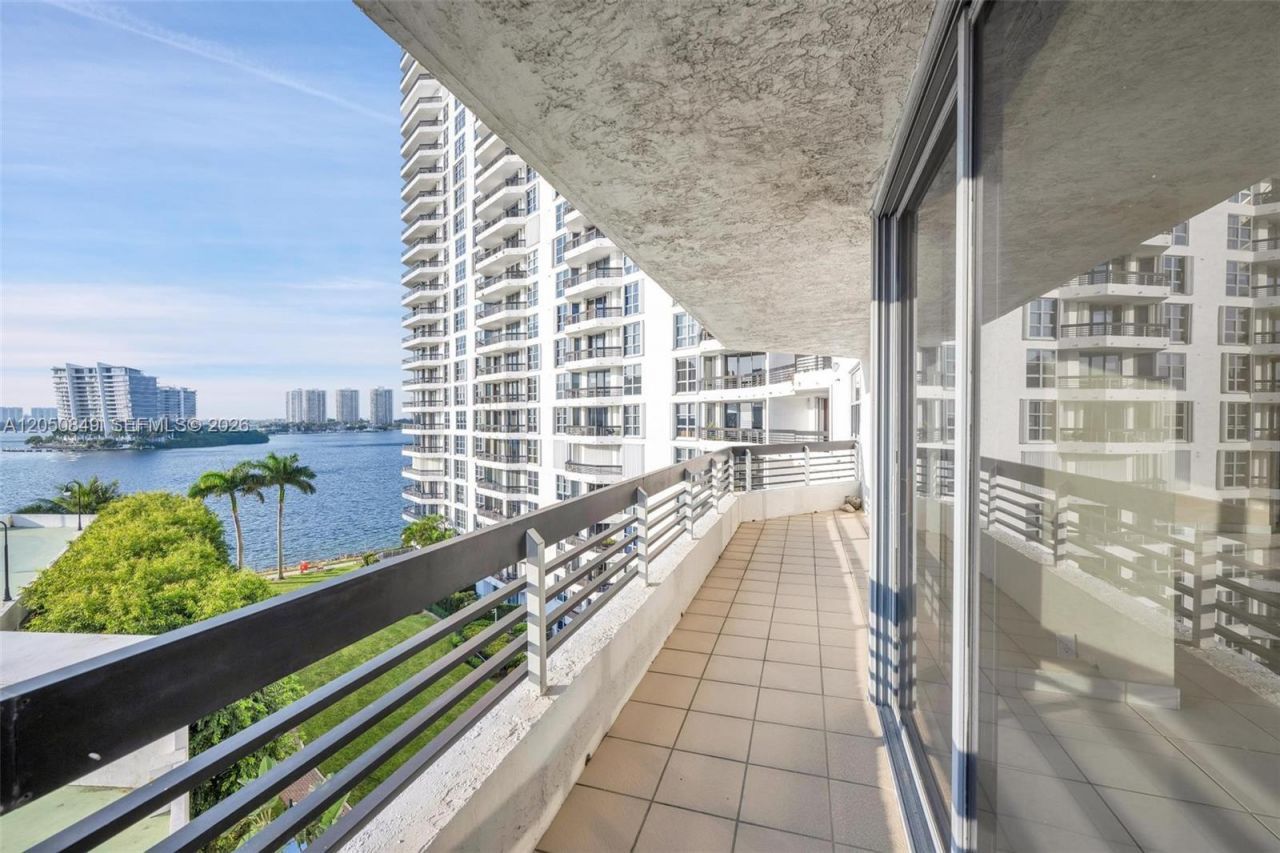 3530 Mystic Pointe Dr, Unit 710, Aventura, FL 33180 Photo