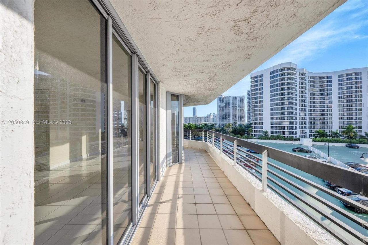 3530 Mystic Pointe Dr, Unit 710, Aventura, FL 33180 Photo