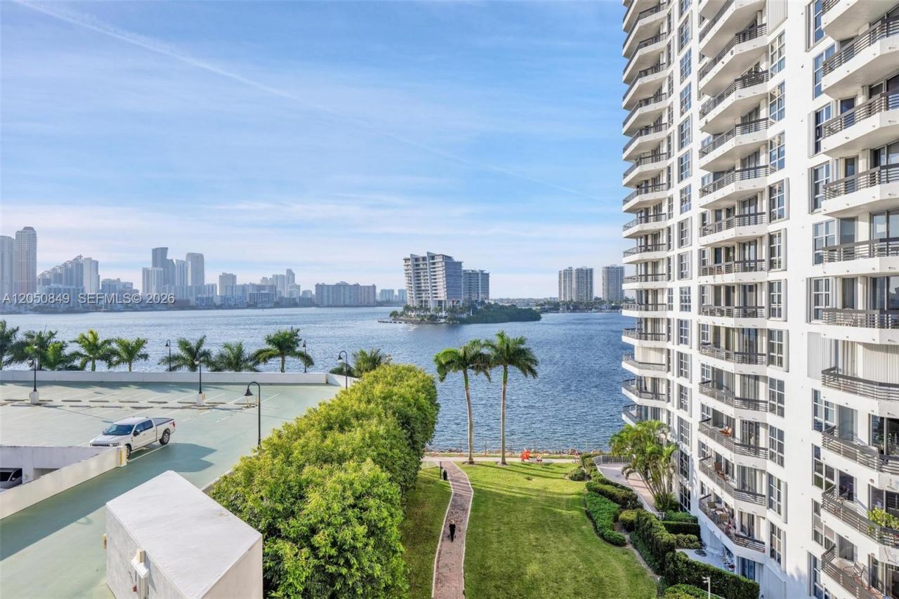3530 Mystic Pointe Dr, Unit 710, Aventura, FL 33180 Photo