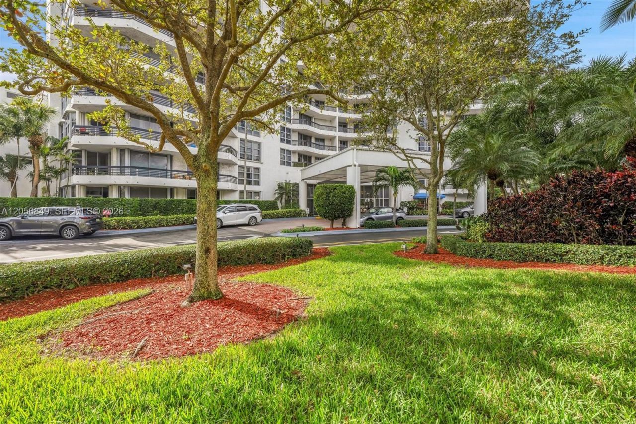 3530 Mystic Pointe Dr, Unit 710, Aventura, FL 33180 Photo