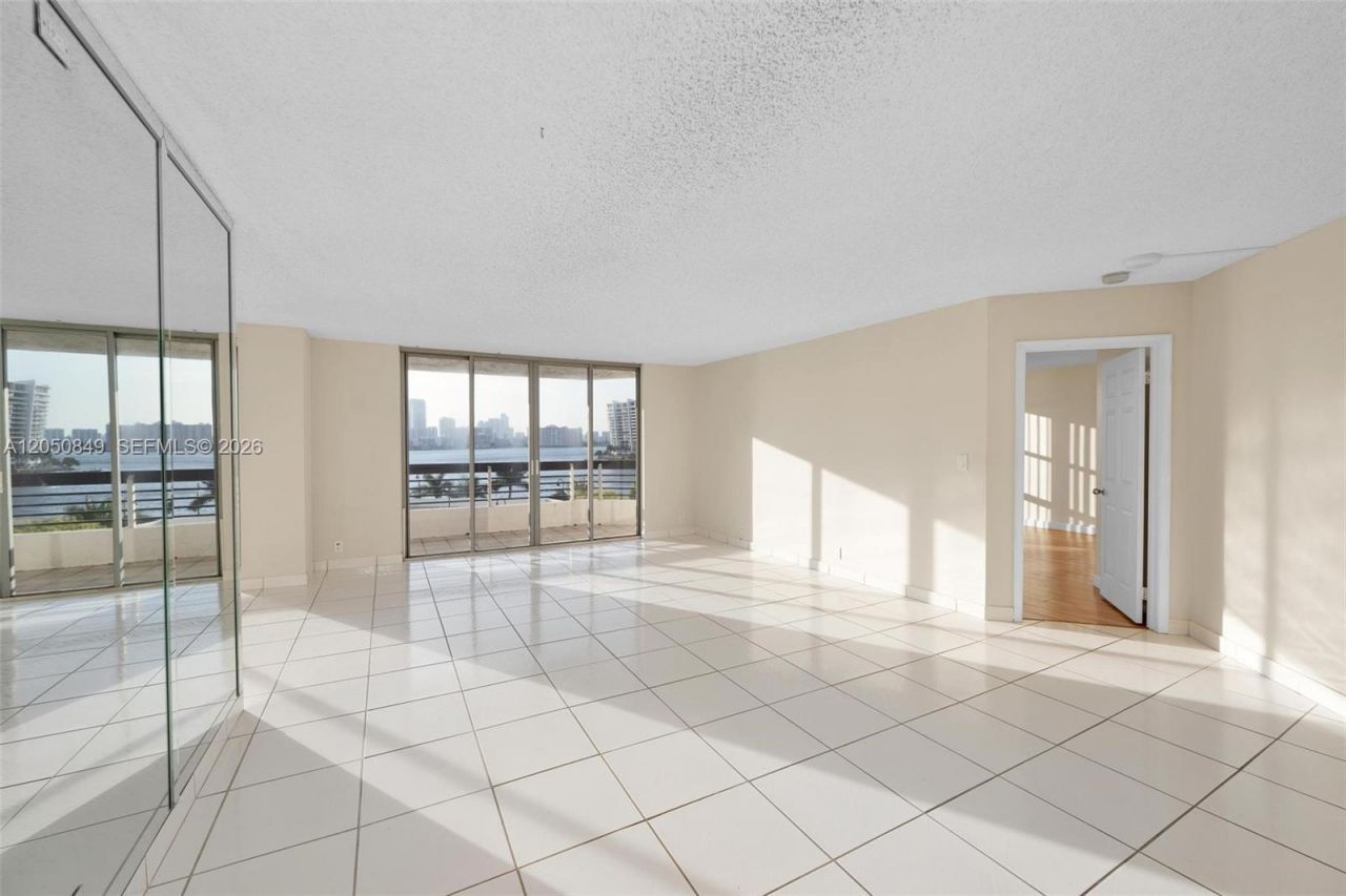 3530 Mystic Pointe Dr, Unit 710, Aventura, FL 33180 Photo