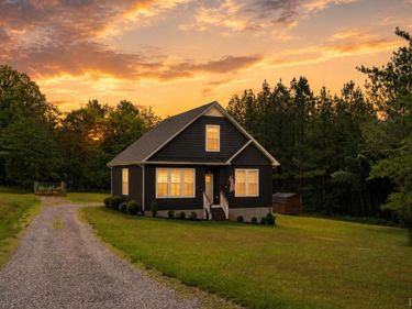 8840 Charlemont Road, Goode, VA 24556