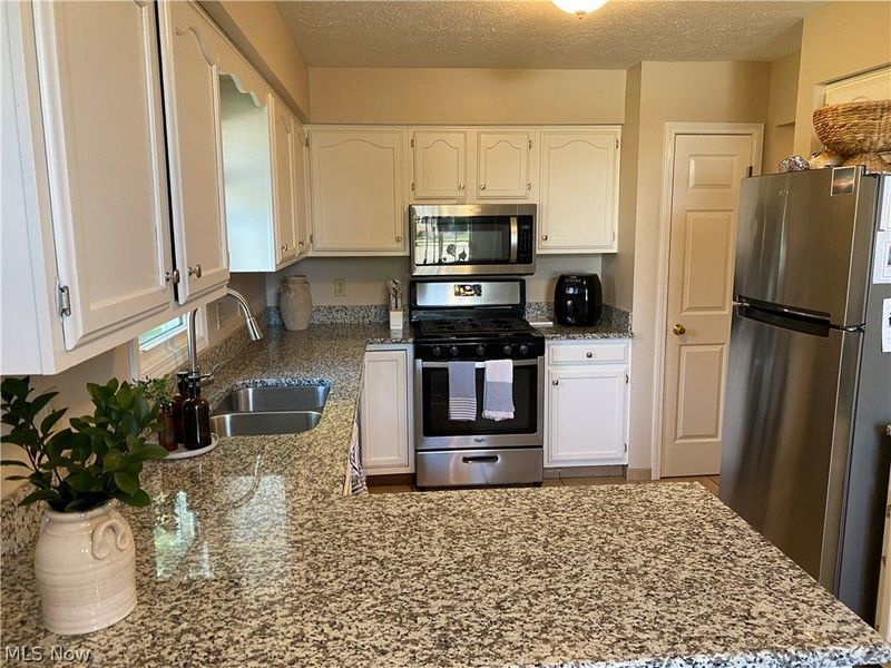 10455 Scottsdale Drive, Unit 10455, Strongsville, OH 44136 Photo 4
