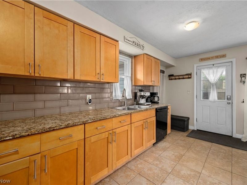 4112 Brockley Avenue, Sheffield Lake, OH 44054 Photo 10