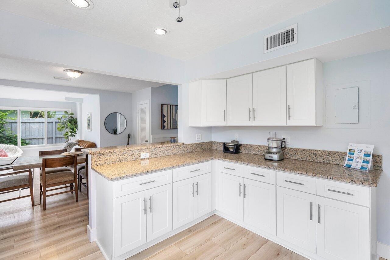 233 Lake Terrace, Delray Beach, FL 33444 Photo