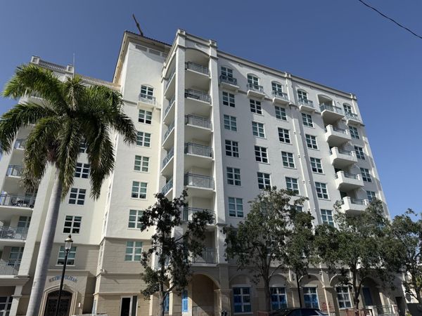 403 S Sapodilla Avenue, Unit 207, West Palm Beach, FL 33401