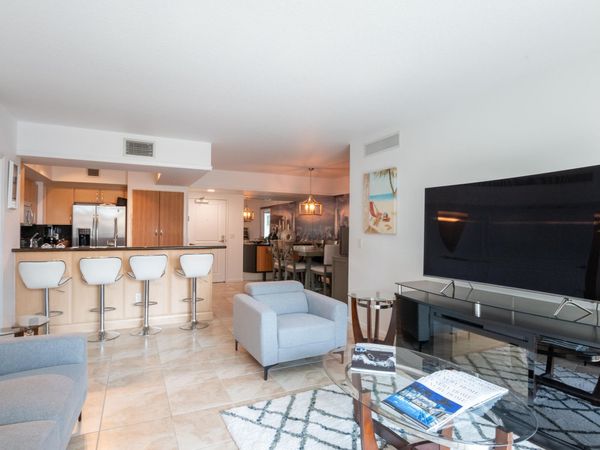403 S Sapodilla Avenue, Unit 207, West Palm Beach, FL 33401