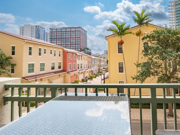 403 S Sapodilla Avenue, Unit 207, West Palm Beach, FL 33401
