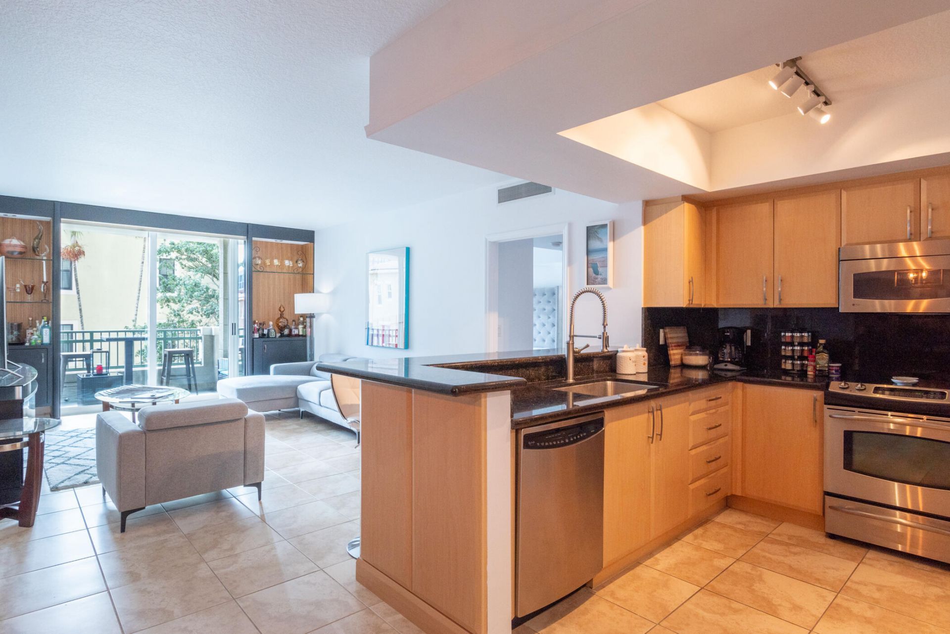 403 S Sapodilla Avenue, Unit 207, West Palm Beach, FL 33401 Photo