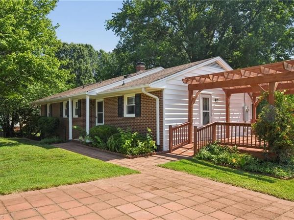 1011 Duggins Street , Kernersville, NC 27284