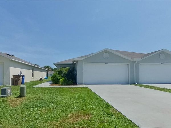 18310 Gibraltar LN , LEHIGH ACRES, FL 33936