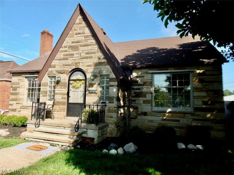 6361 S Canterbury Road, Parma, OH 44129 Photo 1