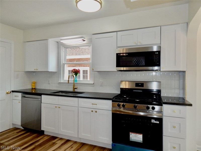 6361 S Canterbury Road, Parma, OH 44129 Photo 6