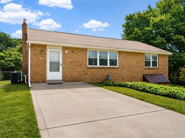 25 Magee Dr, Jeannette, PA 15644