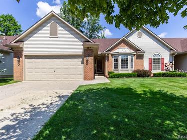 487 N Oak Drive, Commerce Twp, MI 48390