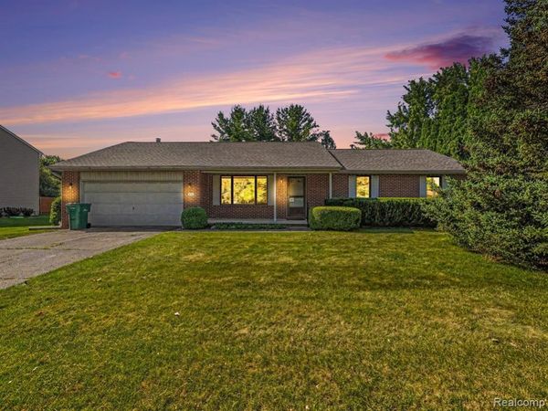 415 Bennington Court, Saline, MI 48176