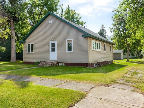 229 7th Avenue, Enderlin, ND 58027